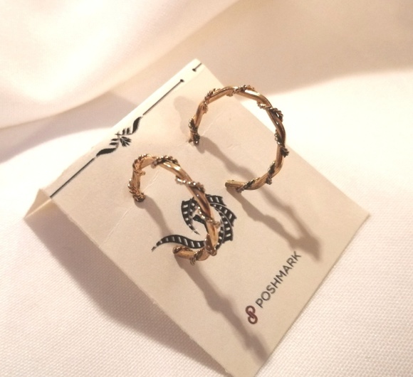 ⬇️ Vintage 14k Plated Gold Hoop Earrings - Picture 1 of 3